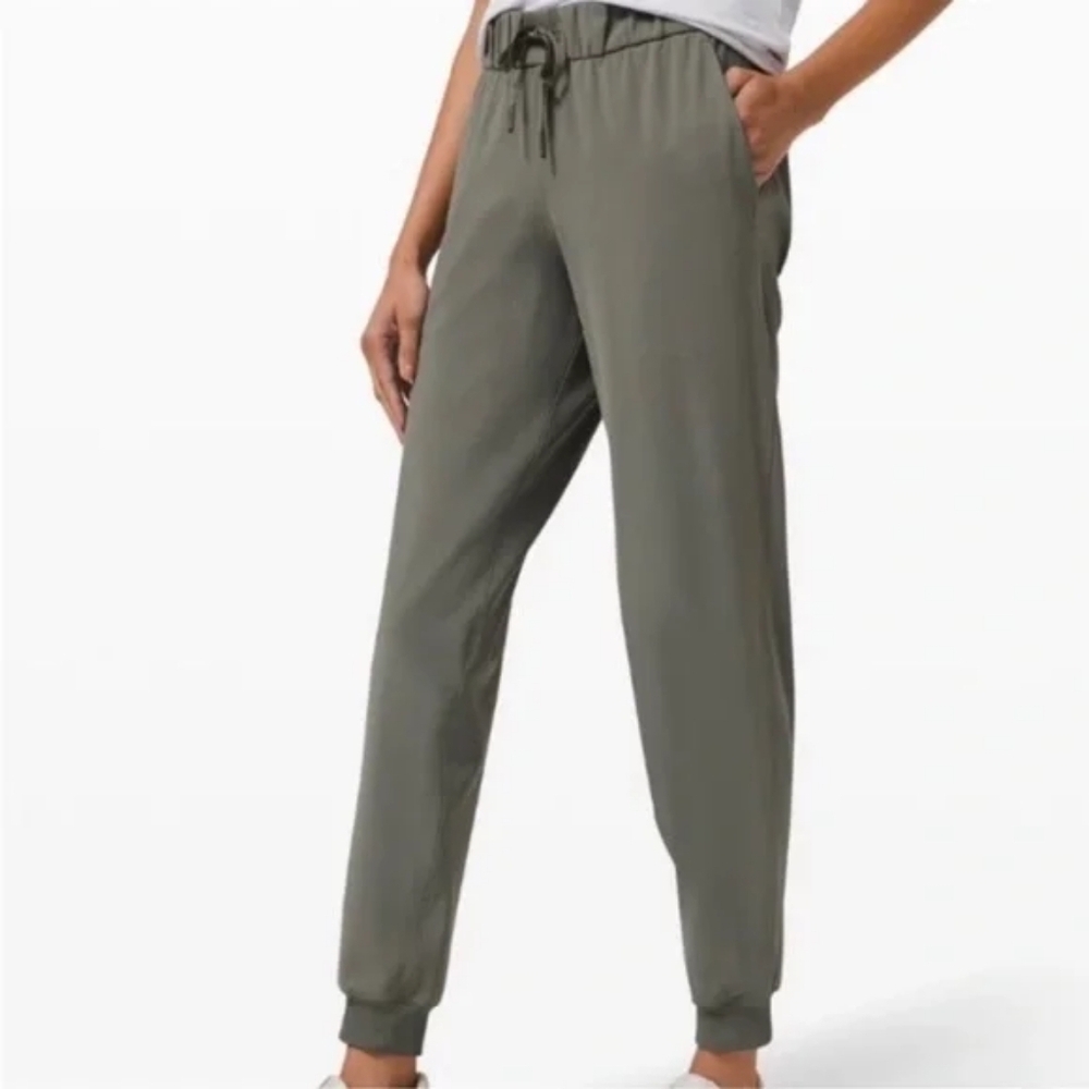 NWOT Lululemon On the Fly Jogger